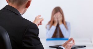 Déni sur le harcèlement sexuel par managers, collègues et RH